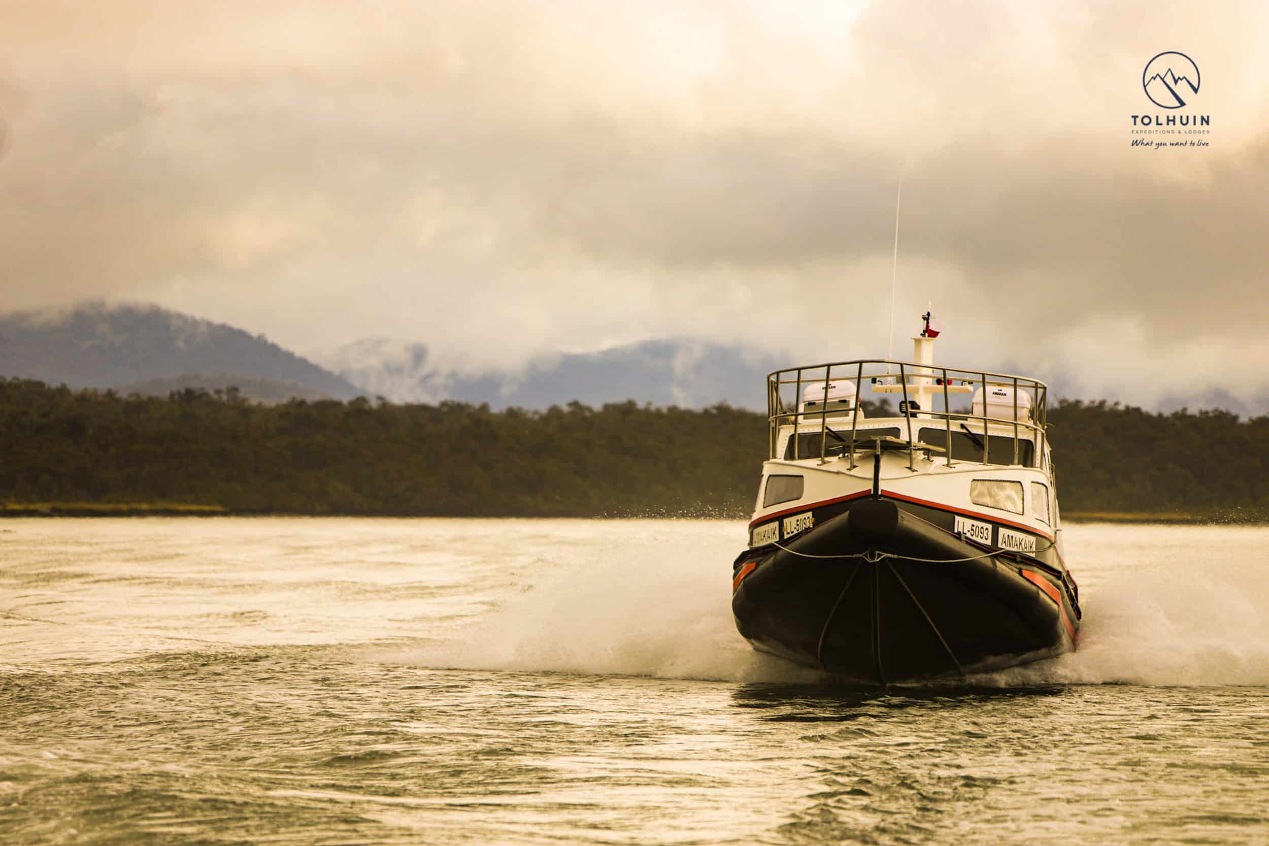 TOLHUIN EXPEDITIONS - PATAGONIA - ADVENTURES EXPERIENCE - BANNER-1 RUGGED TRAILS